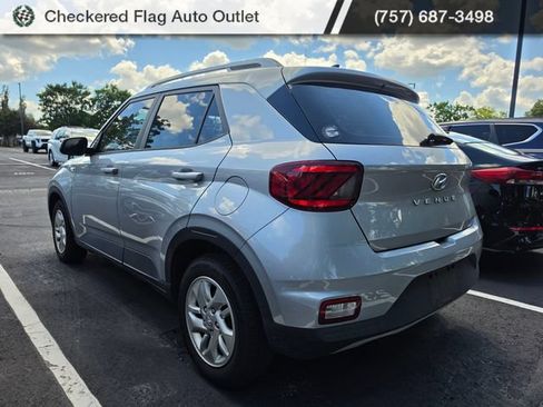 Used 2020 Hyundai Venue SEL FWD image 4