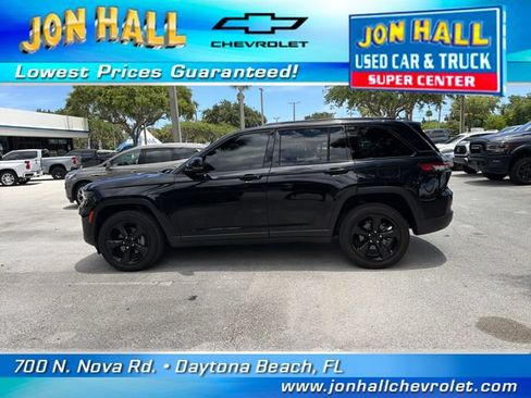 Used 2024 Jeep Grand Cherokee Altitude RWD image 3