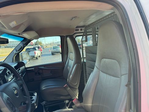 Used 2012 Chevrolet Express 3500 image 7