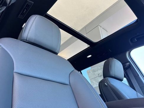 New 2026 Chevrolet Traverse LT w/ Sun and Wheel Package FWD image 25