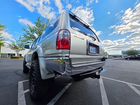 Used 2002 Toyota 4Runner SR5 AWD/4WD image 12