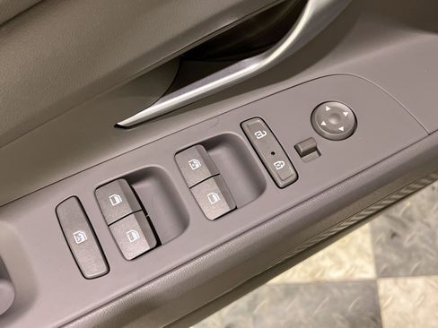 Used 2022 Hyundai Elantra SEL w/ Convenience + Premium Package image 28