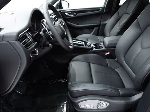 Certified 2026 Porsche Macan AWD/4WD image 23