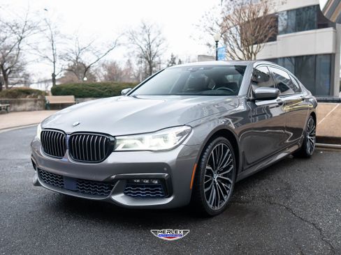 Used 2018 BMW 750i xDrive image 3