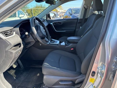 Used 2022 Toyota RAV4 LE image 8