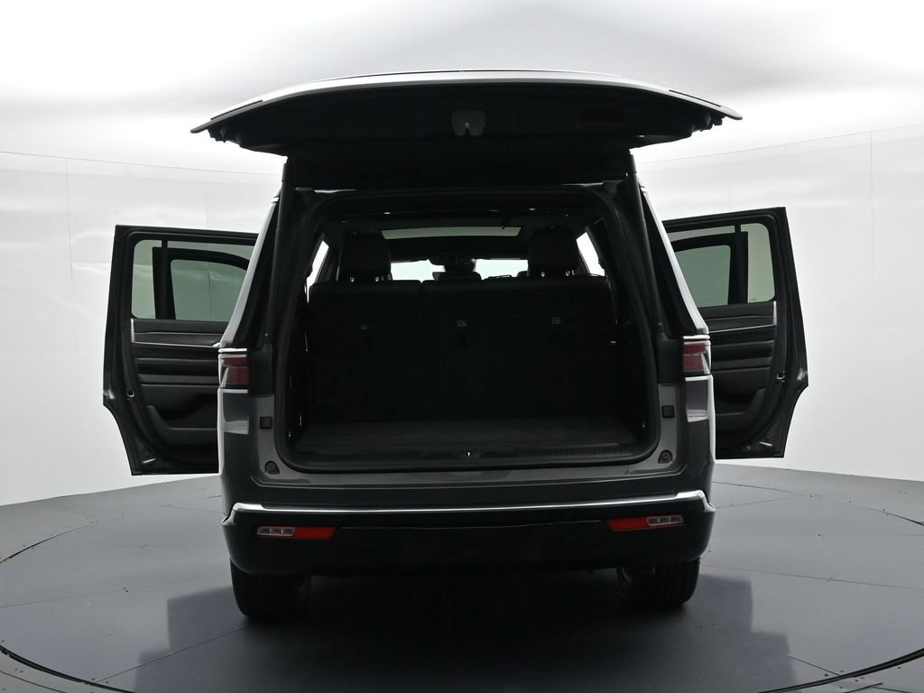 Used 2023 Jeep Wagoneer Series II w/ Premium Group I AWD/4WD image 29