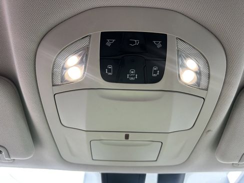 Used 2018 Chrysler Pacifica Touring-L image 26