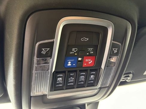 Used 2020 RAM 1500 Laramie image 36