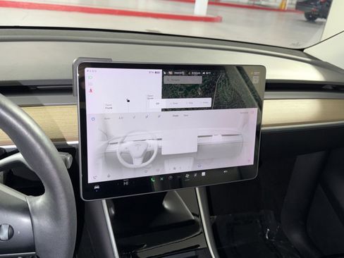 Used 2021 Tesla Model Y Long Range AWD/4WD image 21