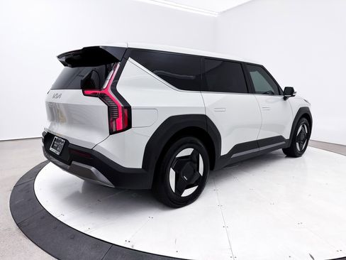 Used 2024 Kia EV9 Light Long Range image 17