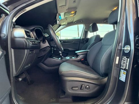 Used 2019 Kia Sorento FWD V6 image 44