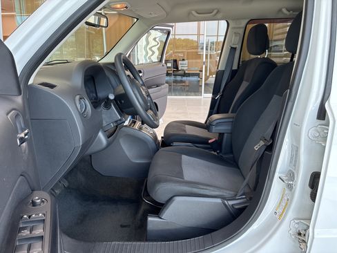 Used 2016 Jeep Patriot Sport w/ Power Value Group AWD/4WD image 13