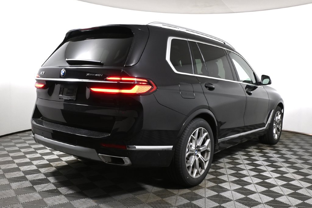 Certified 2025 BMW X7 xDrive40i w/ Premium Package AWD/4WD image 11