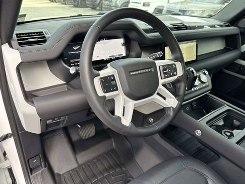 Used 2024 Land Rover Defender 110 S image 22
