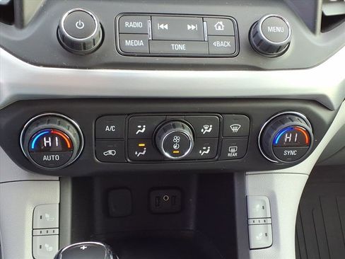 Used 2019 GMC Acadia SLT image 16