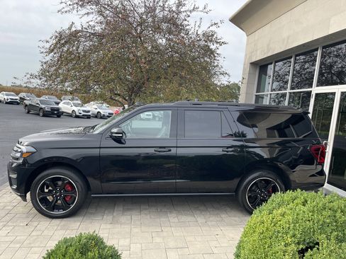 Used 2022 Ford Expedition Max Limited image 5