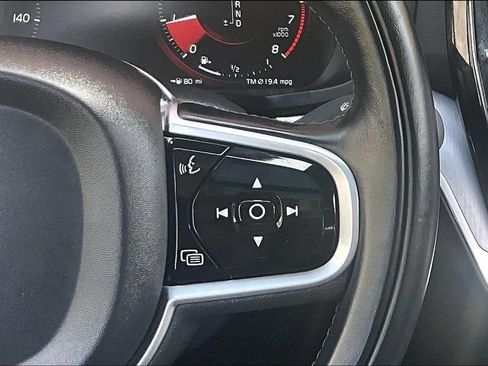 Used 2020 Volvo S60 T5 Momentum FWD image 28