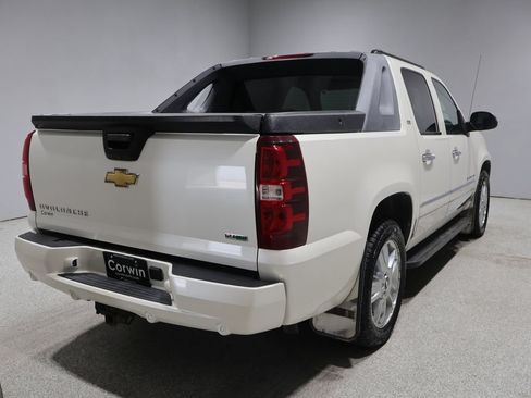 Used 2010 Chevrolet Avalanche LTZ AWD/4WD image 2