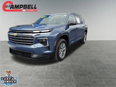 Used 2025 Chevrolet Traverse LT