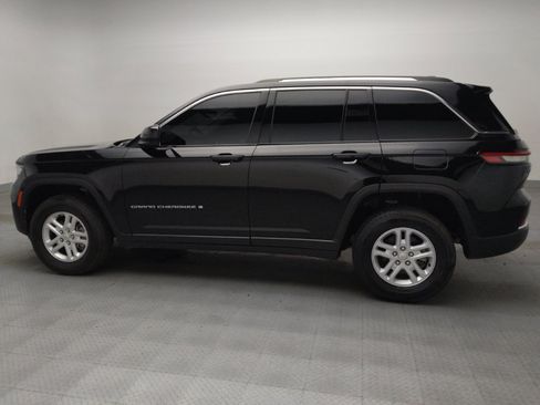 Used 2023 Jeep Grand Cherokee Laredo AWD/4WD image 3