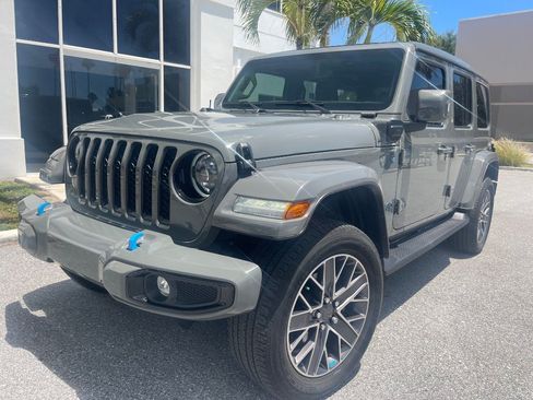Used 2023 Jeep Wrangler Unlimited Sahara AWD/4WD image 18