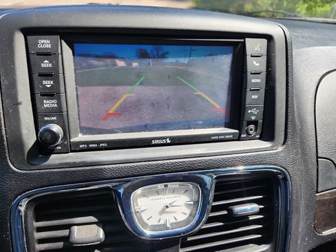 Used 2013 Chrysler Town & Country Touring-L w/ Entertainment Group #2 image 12