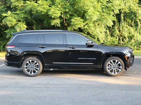 Used 2022 Jeep Grand Cherokee L Overland w/ Advanced Protech Group III RWD image 11