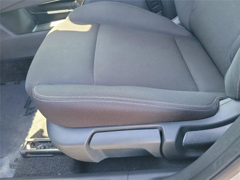 Used 2024 Nissan Rogue S FWD image 17