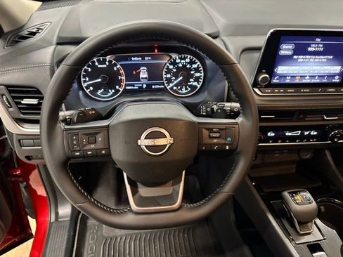 Used 2025 Nissan Rogue SV FWD image 16