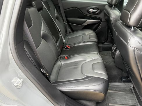 Used 2021 Jeep Cherokee Limited AWD/4WD image 18