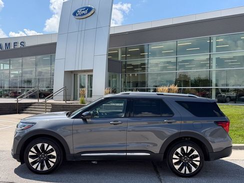 Certified 2025 Ford Explorer Platinum w/ LUX Leather Package AWD/4WD image 3