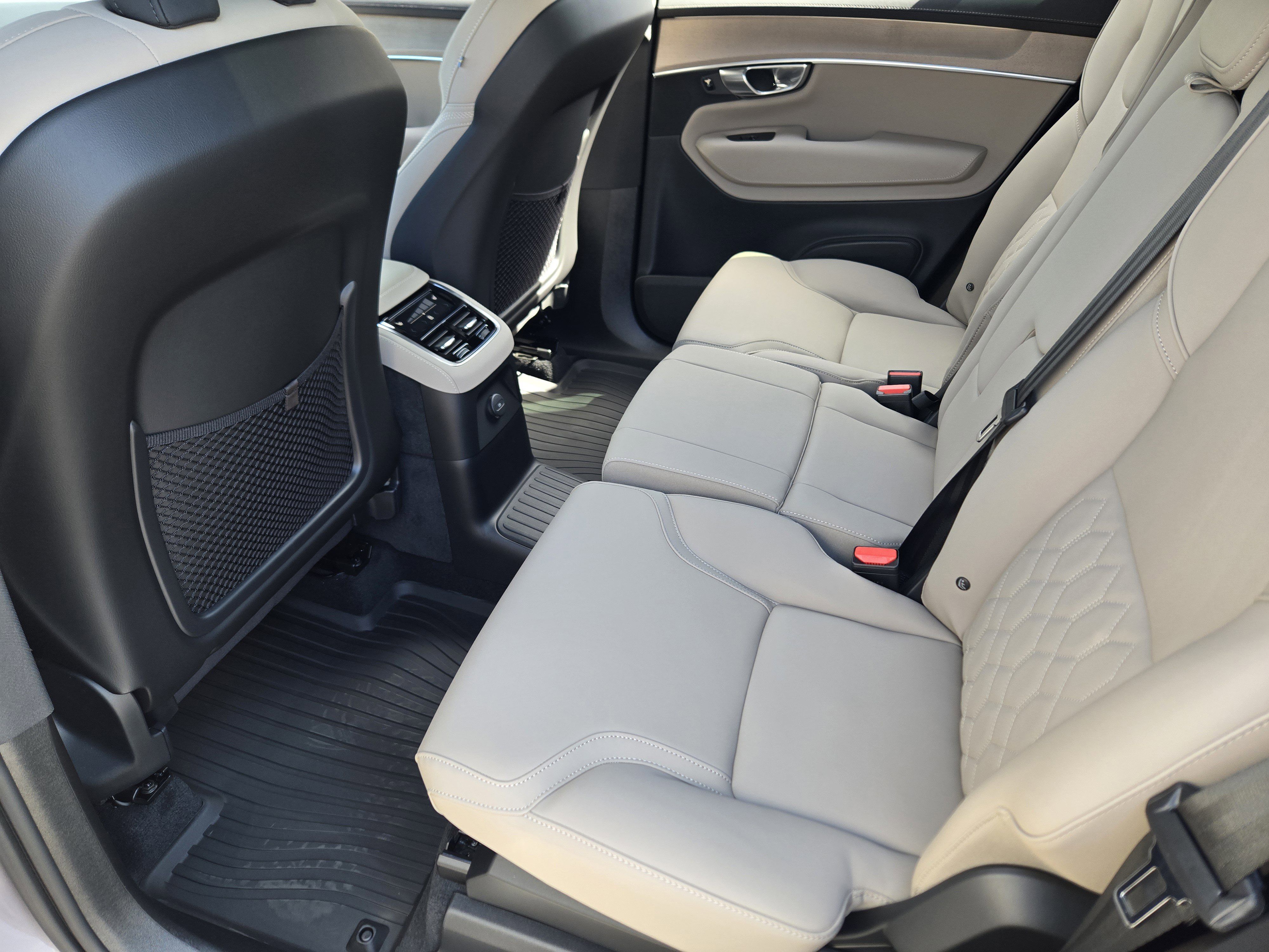 New 2026 Volvo XC90 T8 Plus w/ Protection Package Premier AWD/4WD image 23