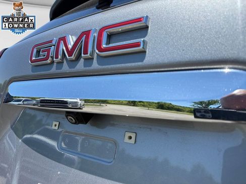 Used 2024 GMC Terrain SLT AWD/4WD image 17