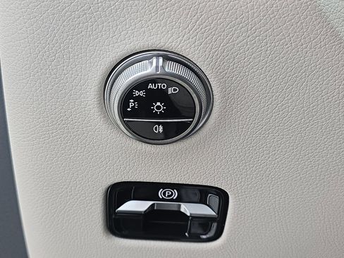 Used 2025 Mercedes-Benz GLC 300 image 25