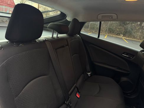 Used 2019 Toyota Prius L Eco image 20