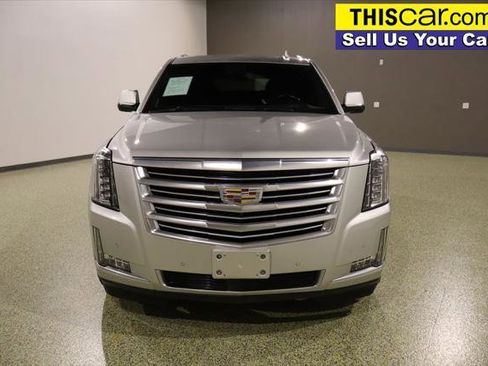 Used 2017 Cadillac Escalade Platinum image 2