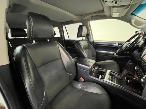 Used 2017 Lexus GX 460 AWD/4WD image 9