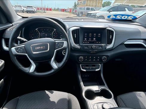 Used 2024 GMC Terrain SLE AWD/4WD image 16