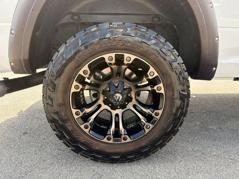 Used 2014 RAM 3500 Laramie w/ Convenience Group AWD/4WD image 13