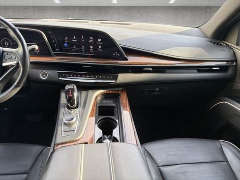 Used 2021 Cadillac Escalade Premium Luxury RWD image 3