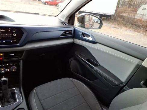 Used 2024 Volkswagen Taos SE image 16