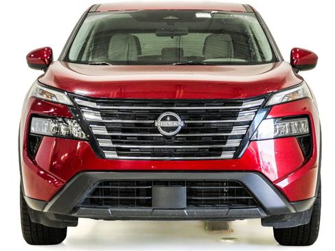 Used 2025 Nissan Rogue SV AWD/4WD image 2