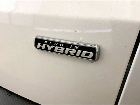 Used 2025 Ford Escape SE w/ PHEV Premium Package image 13