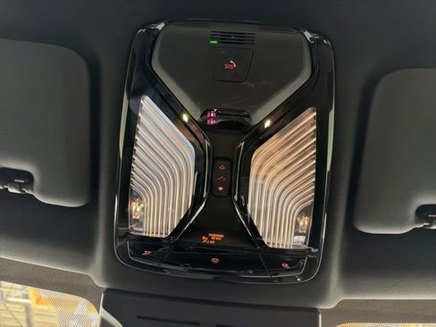 Used 2025 BMW X5 xDrive40i w/ M Sport Package image 28