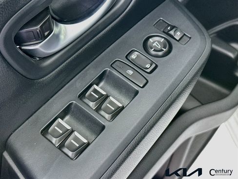 Used 2023 Honda Pilot Touring image 18