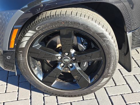 Certified 2024 Land Rover Defender 110 V8 image 11