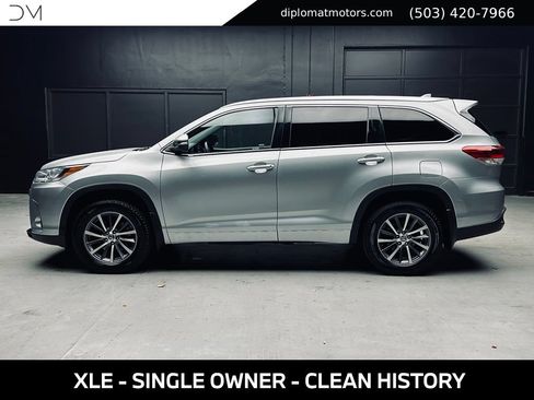 Used 2018 Toyota Highlander XLE AWD/4WD image 4