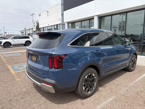 Certified 2024 Kia Sorento S w/ Panoramic Sunroof Package image 9