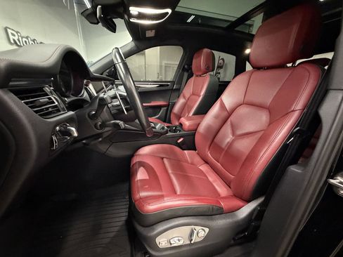 Used 2022 Porsche Macan S AWD/4WD image 9