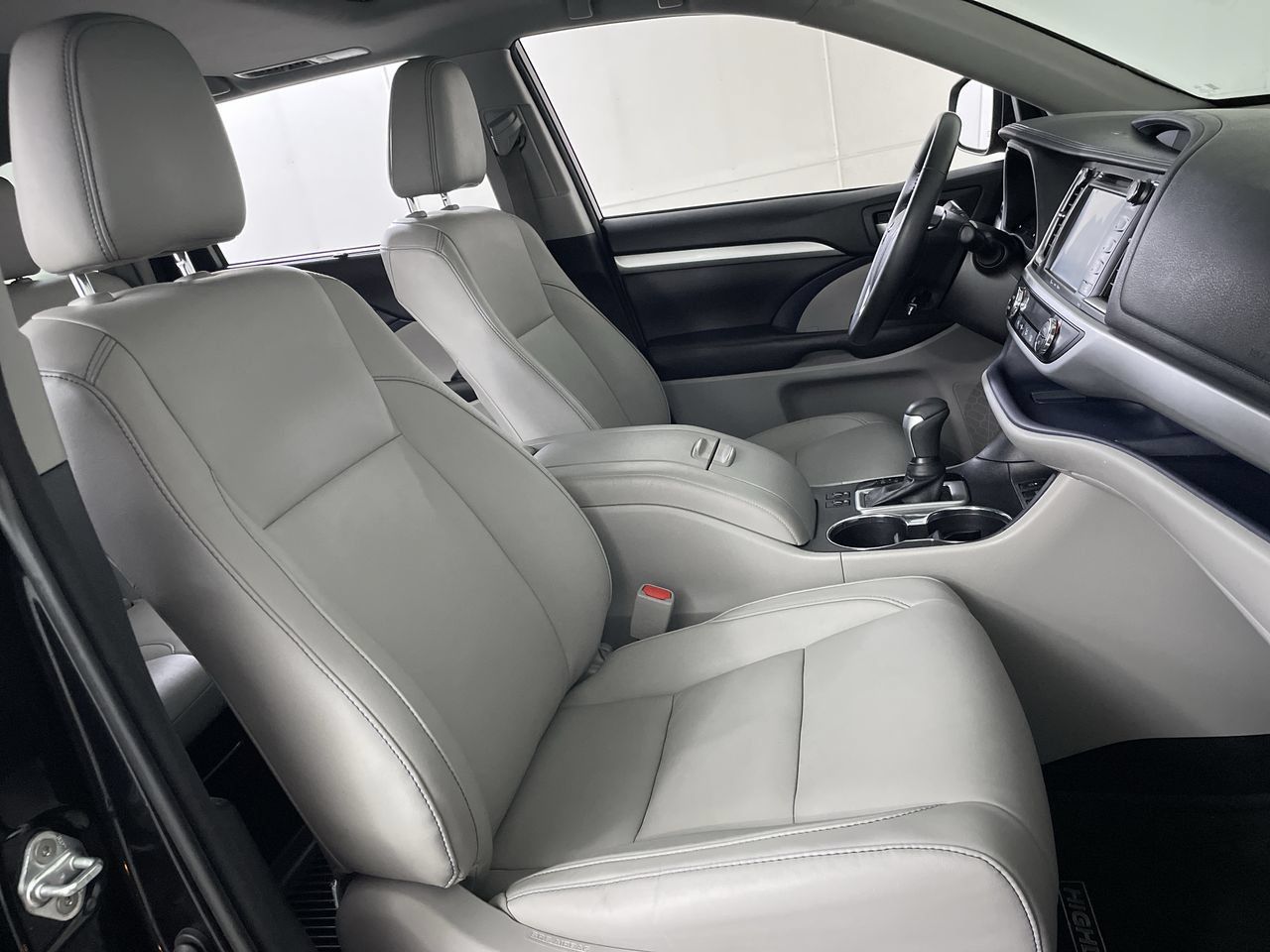 Used 2018 Toyota Highlander XLE AWD/4WD image 26